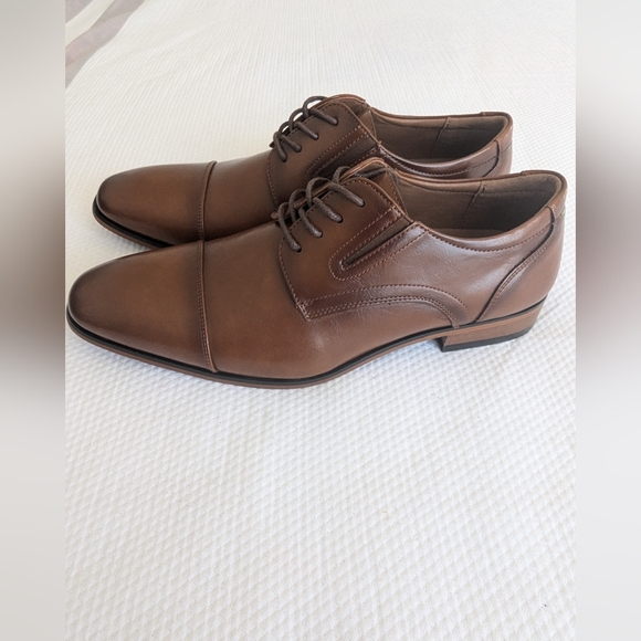 Guess Men\'s Sulai Cap Toe Oxford Shoes Sz 9.5 Med. main image 5